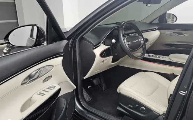 수원중형차중고 GV70 2.5T 가솔린 AWD 매물 사진 9 - 2022/01 99,972km